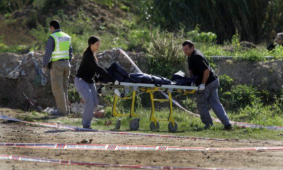 El cadáver de Miglena Petrova de 20 años, tras ser localizadoen Hostalric en 2006.