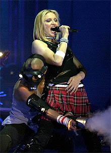   Madonna se hace carne en Barcelona   (EFE)