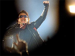   Noche triunfal de U2 en el Palau Sant Jordi de Barcelona    rn Galería fotográfica del concierto  