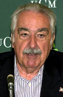 El Cervantes 2001 premia el lenguaje sugerente del colombiano Álvaro Mutis