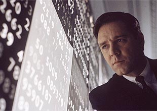 El actor Russell Crowe en una escena del filme  Una mente maravillosa  dirigido por Ron Howard.