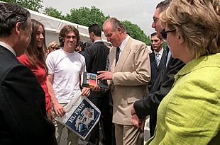 El Rey inaugura una Feria del Libro con menos casetas y más actos culturales