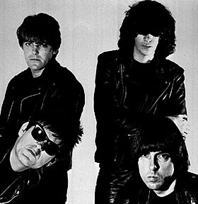 Imagen de archivo de The Ramones, con Dee Dee abajo, a la izquierda.