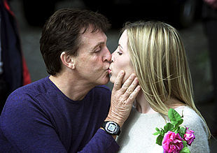 Paul McCartney y Heather Mills ya son marido y mujer