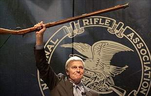 Charlton Heston anuncia que padece Alzheimer