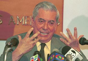 Vargas Llosa recibe el premo de ensayo Bartolomé March