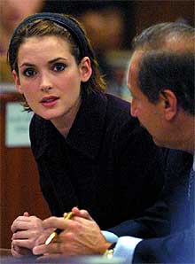 Un jurado halla culpable a la actriz Winona Ryder de robo y vandalismo