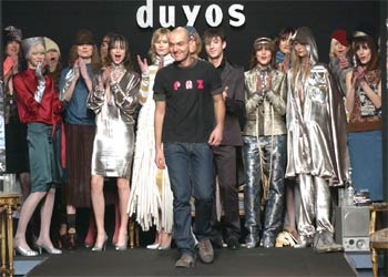 El diseñador Duyos, con una camiseta negra en la que se lee 