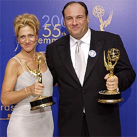 Edie Falco y James Gandolfini, protagonistas de  Los Soprano , se llevan los galardones a los mejores actores.