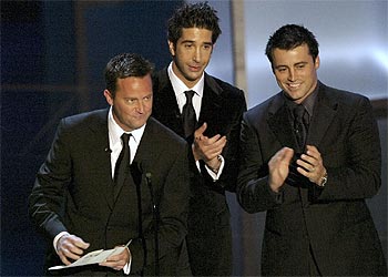 Matthew Perry, David Schwimmer y Matt LeBlanc, de la serie  Friends , durante la presentación de los premios.