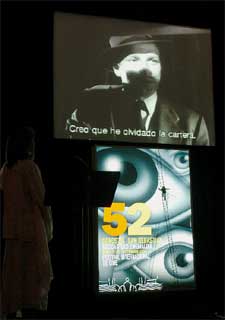 El cartel oficial del certamen recuerda a Dalí y Hitchcock.