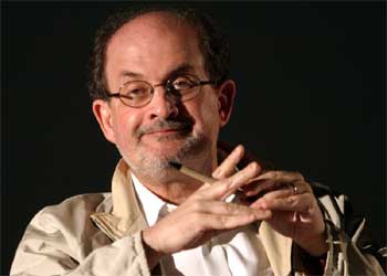 El escritor británico, durante su intervención ante el Fórum de Barcelona.