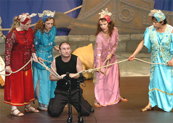 La compañía Yeses, compuesta por reclusas de Alcalá Meco, durante la presentación en el Fórum de  Libertas Libertatis .