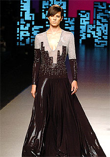 En la imagen, Bimba Bosé luce una de las propuestas del modisto David Delfín.