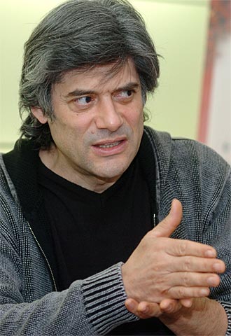 El actor francés George Corraface, durante la presentación hoy en Madrid de 'Un toque de canela'.