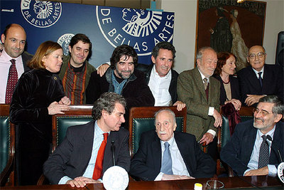 Ayala, rodeado de amigos, familiares y personalidades de la cultura en el acto celebrado en el Cículo de Bellas Artes de Madrid.