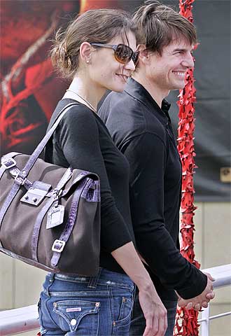 El actor recala en Madrid para presentar  La guerra de los mundos  junto a su novia, Katie Holmes.