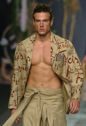 Modelo de Francis Montesinos.