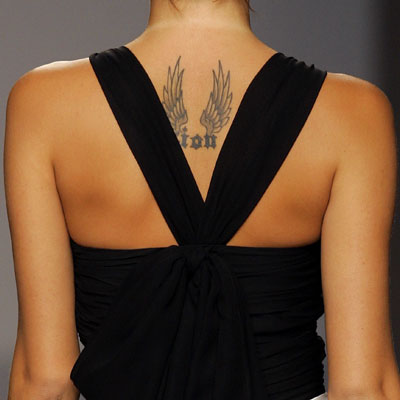 Angel Schlesser ha presentado una colección muy femenina, en la que las grandes lazadas situadas bajo el pecho han sido las protagonistas indiscutibles.