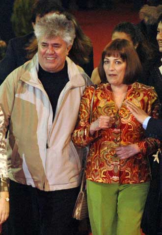 Pedro Almodóvar y Carmen Maura, en la presentación de  Volver  en Puertollano.