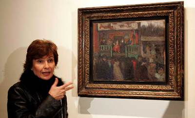 María Teresa Ocaña, junto a las última adquisición del Museo Picasso de Barcelona, el cuadro  Barraca de feria , que se muestra desde hoy en la nueva presentación de la colección permanente.