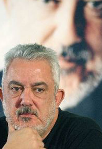 Fotografía de archivo de Imanol Uribe durante el homenaje que le ha dedicado la Seminci. Uribe adaptará la novela   La carta esférica  de Arturo Pérez Reverte.