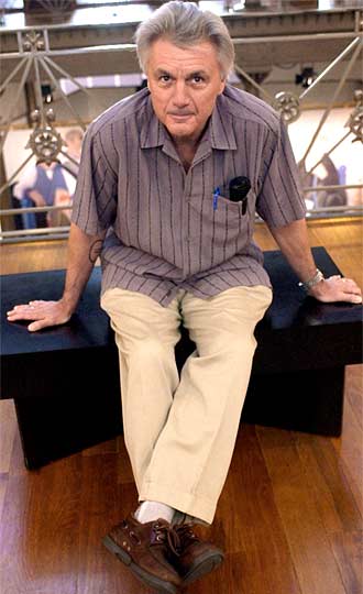 El escritor John Irving, durante la presentación hoy en Barcelona de su undécima novela,  Hasta que te encuentre .