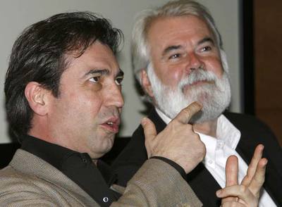 El director musical Nicola Luissotti (izquierda) y el director artístico del Teatro Real, Antonio Moral, durante la presentación de Il Tovatore.