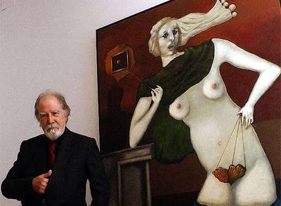 Imagen de archivo del pintor Modest Cuixart junto a su cuadro  Marbrina  (2002).