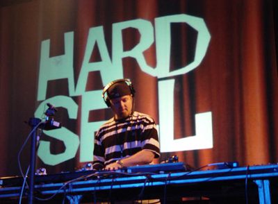 Una cátedra del 'cortaypega'