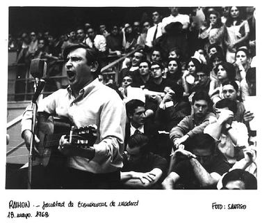 Juan Santiso captó el concierto del cantautor valenciano en el Universidad de Madrid