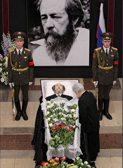 Moscú dice adiós a Solzhenitsin