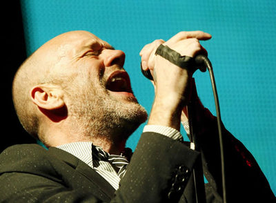 Michael Stipe en el escenario del concierto de REM en Zurich(Suiza)
