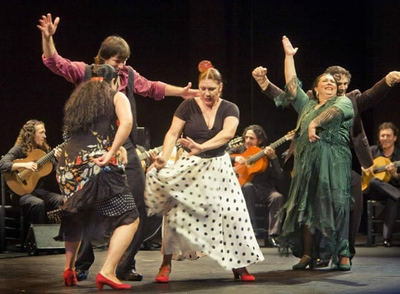 Carmen Ledesma, el Junco, Milagros Mengíbar, Concha Vargas y Andrés Peña en el bis del espectáculo