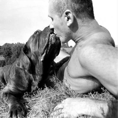 Retirada una obra de la Feria de París por "zoofílica"