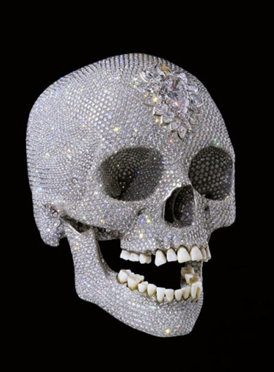 La calavera de diamantes de Hirst desembarca en Europa