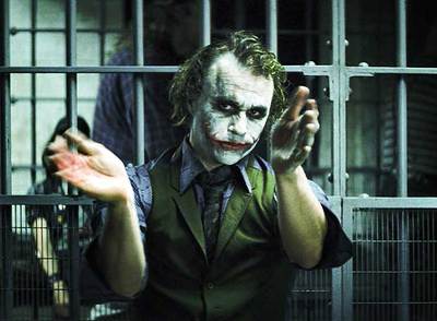 Heath Ledger, caracterizado como  Joker  en  El caballero oscuro .