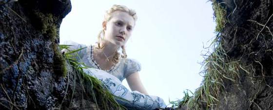 La Alicia de Tim Burton ya se asoma al otro lado del espejo