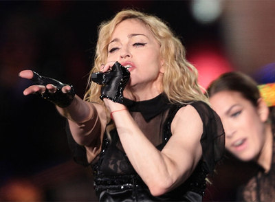 Madonna debutó anoche en Belgrado ante un público más reducido de lo previsto. Solamente 35.000 admiradores asistieron al concierto, de las 50.000 localidades que habían salido a la venta. Quizás sus elevados precios, entre los 32 y 107 euros, y que la cantante actuó el año pasado en la vecina Montenegro disuadieron a muchos seguidores de asistir a la cita.