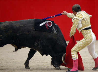Triunfalismo extremo y escaso público en la corrida de Las Vegas