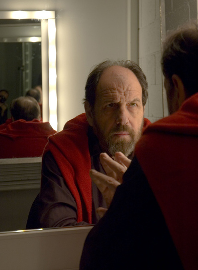 El actor en un fotograma de la película 'Máscaras'