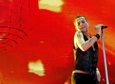 David Gaham, cantante de la banda británica Depeche Mode, durante el concierto de Valencia.