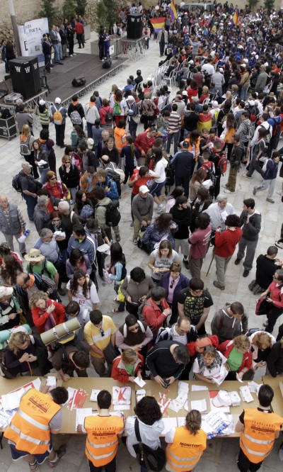 Participantes en la  Senda del Poeta , hoy en Orihuela, antes de iniciar el recorrido por los lugares vinculados a Miguel Hernández.