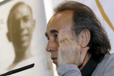 Joan Manuel Serrat, en la conferencia de prensa celebrada en Elche para presentar la gira de su último álbum.