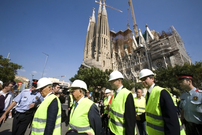 Los jueces de la Audiencia Nacional visitan la Sagrada Familia, en Barcelona, para determinar si aceptan una petición de parar las obras del Ave.