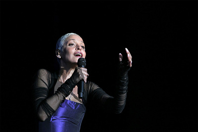 La cantante portuguesa Mariza durante su actuación de ayer en los Veranos de la Villa.