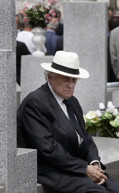 Francisco  Pancho  Pérez González, cofundador de Santillana, durante el entierro de su amigo y socio Jesús de Polanco en 2007.