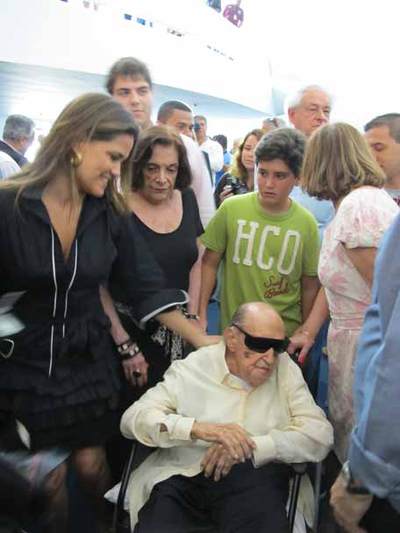 103 velas junto a Oscar Niemeyer