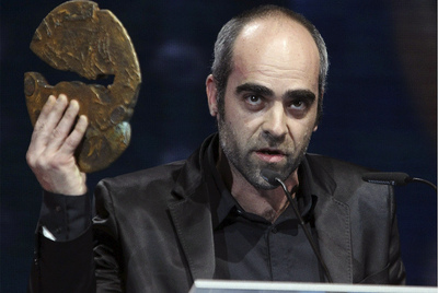 El actor Luis Tosar, ganador del premio José María Forqué a la mejor interpretación por su papel en  También la lluvia , de la directora Iciar Bollaín.