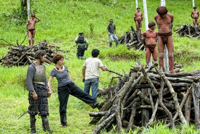 La directora Icíar Bollaín en un momento del rodaje de También la lluvia.